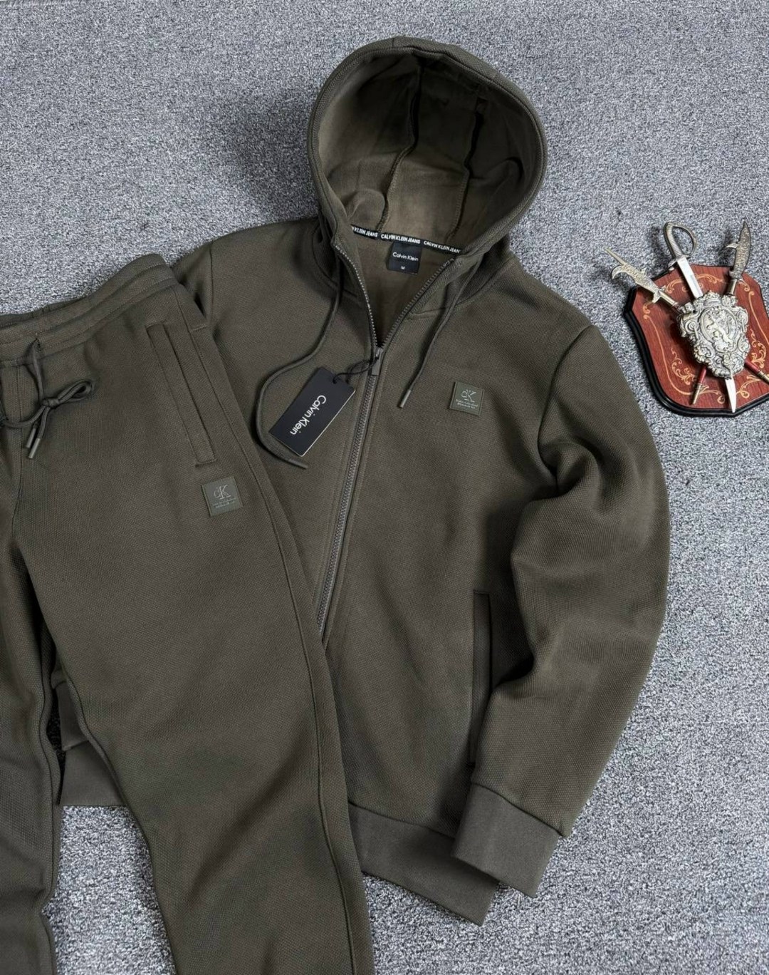 спортивный костюм brunello cucinelli,спортивный костюм дольче габбана мужской,спортивный костюм armani,спортивные костюмы мужские,спортивные костюм