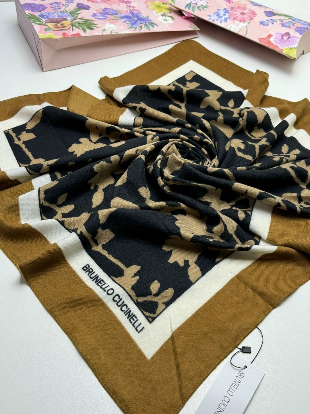 женский платок,брендовый платок,платки стильные,платки шарф,шелковый женский платок