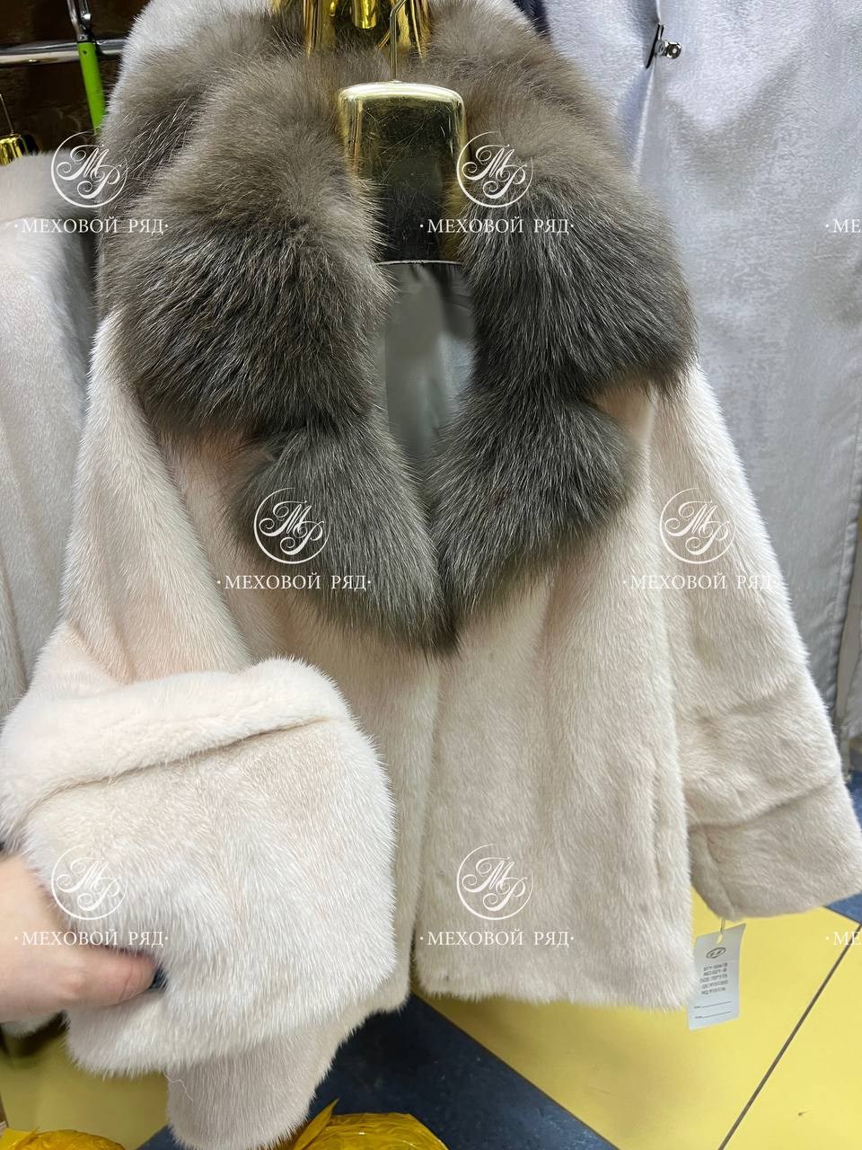 женская шуба из натурального меха норки,шуба с воротником,женские меховые,меховые изделия,белая норковая шуба