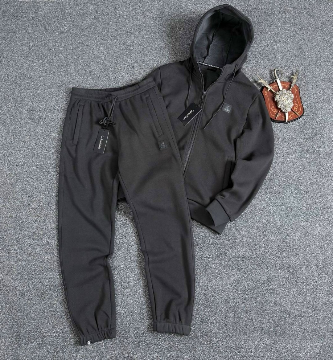 спортивный костюм brunello cucinelli,спортивный костюм дольче габбана мужской,спортивный костюм armani,спортивные костюмы мужские,спортивные костюм