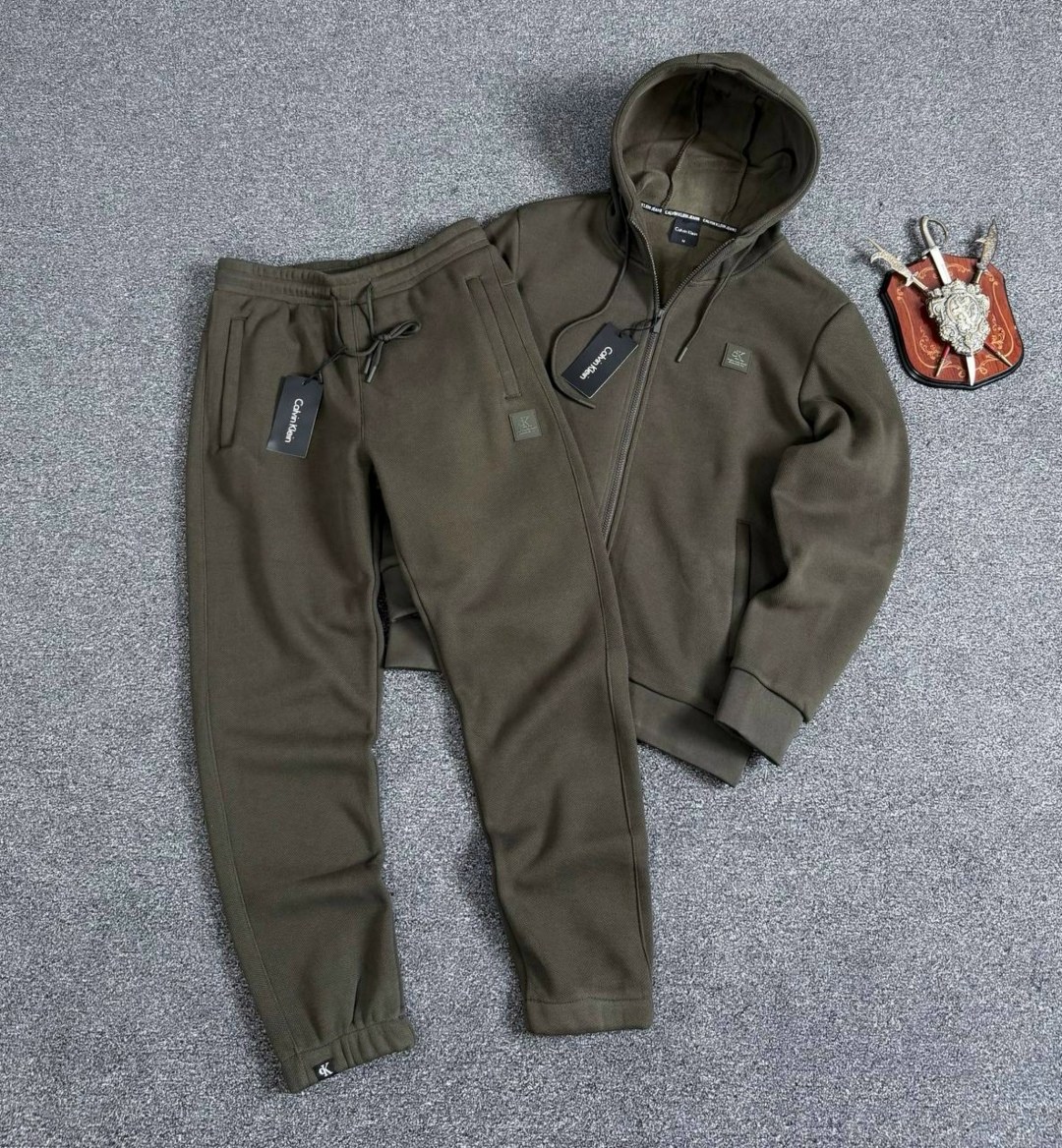 спортивный костюм brunello cucinelli,спортивный костюм дольче габбана мужской,спортивный костюм armani,спортивные костюмы мужские,спортивные костюм