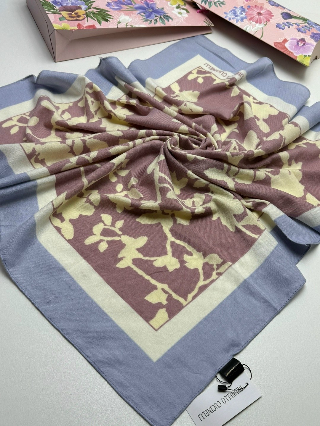 женский платок,брендовый платок,платки стильные,платки шарф,шелковый женский платок