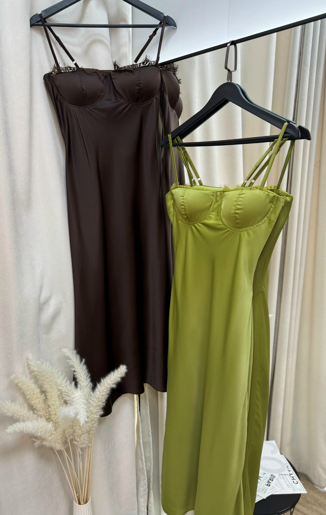 платье,атласное платье,коричневое платье,стильное платье,платье женское коричневое