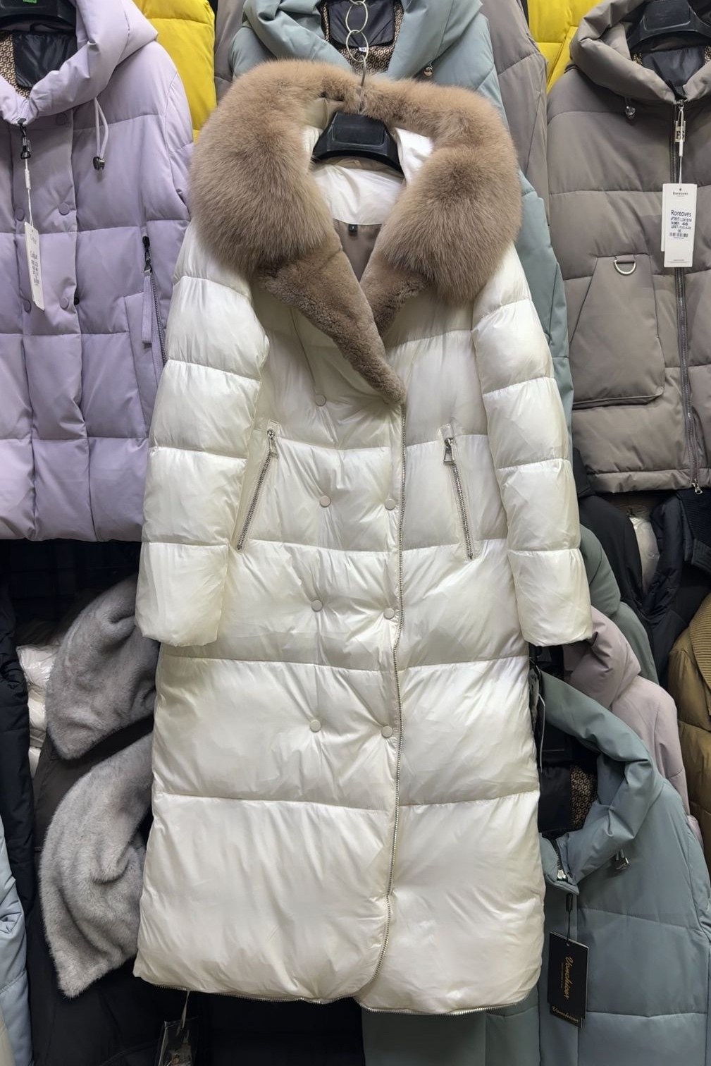 пуховики с мехом,женский пуховик,пуховики с натуральным мехом,пуховик,женский зимний пуховик