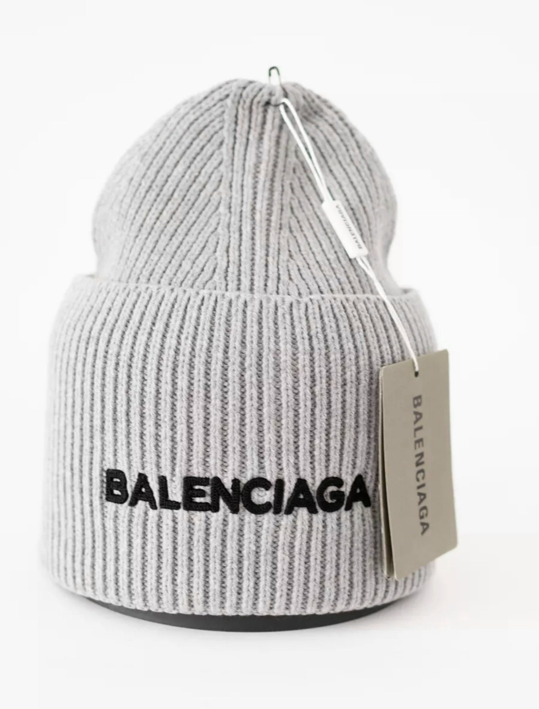 шапка balenciaga,шапка баленсиага,баленсиага головные уборы,шапка баленсиага женские,стильная шапка