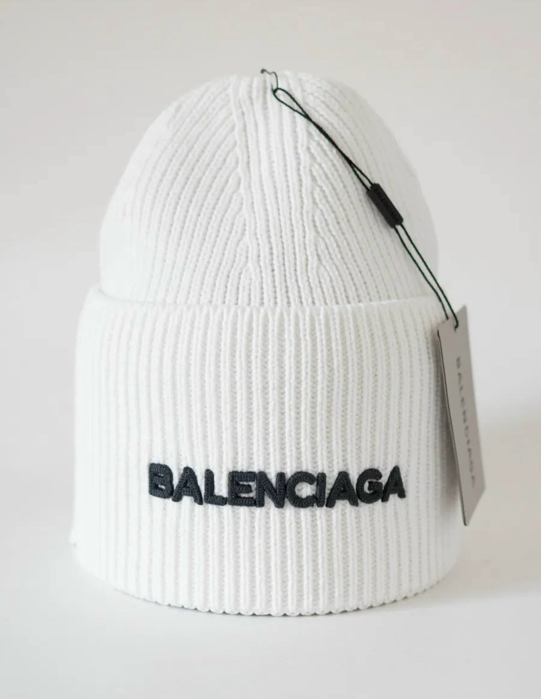шапка balenciaga,шапка баленсиага,баленсиага головные уборы,шапка баленсиага женские,стильная шапка