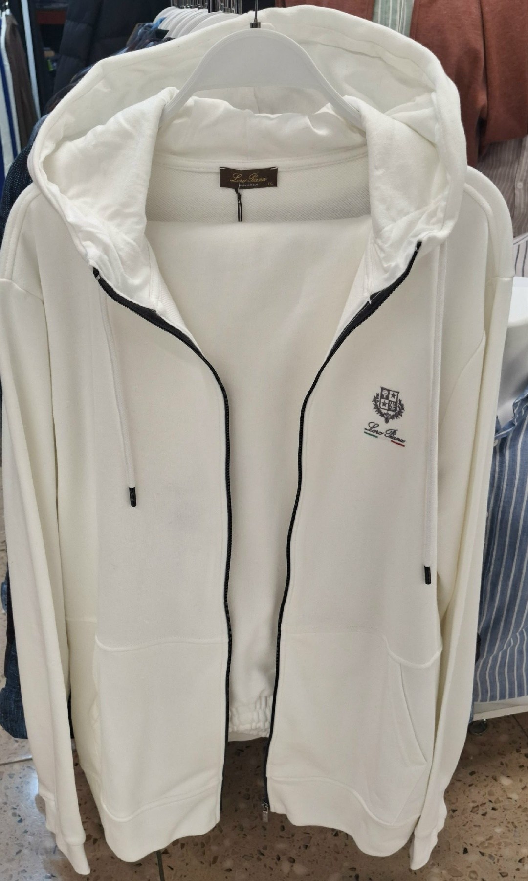 мужские спортивные костюмы,спортивный костюм для мужчин,мужской спортивный костюм трикотаж,мужская спортивная одежда,спортивный костюм белый