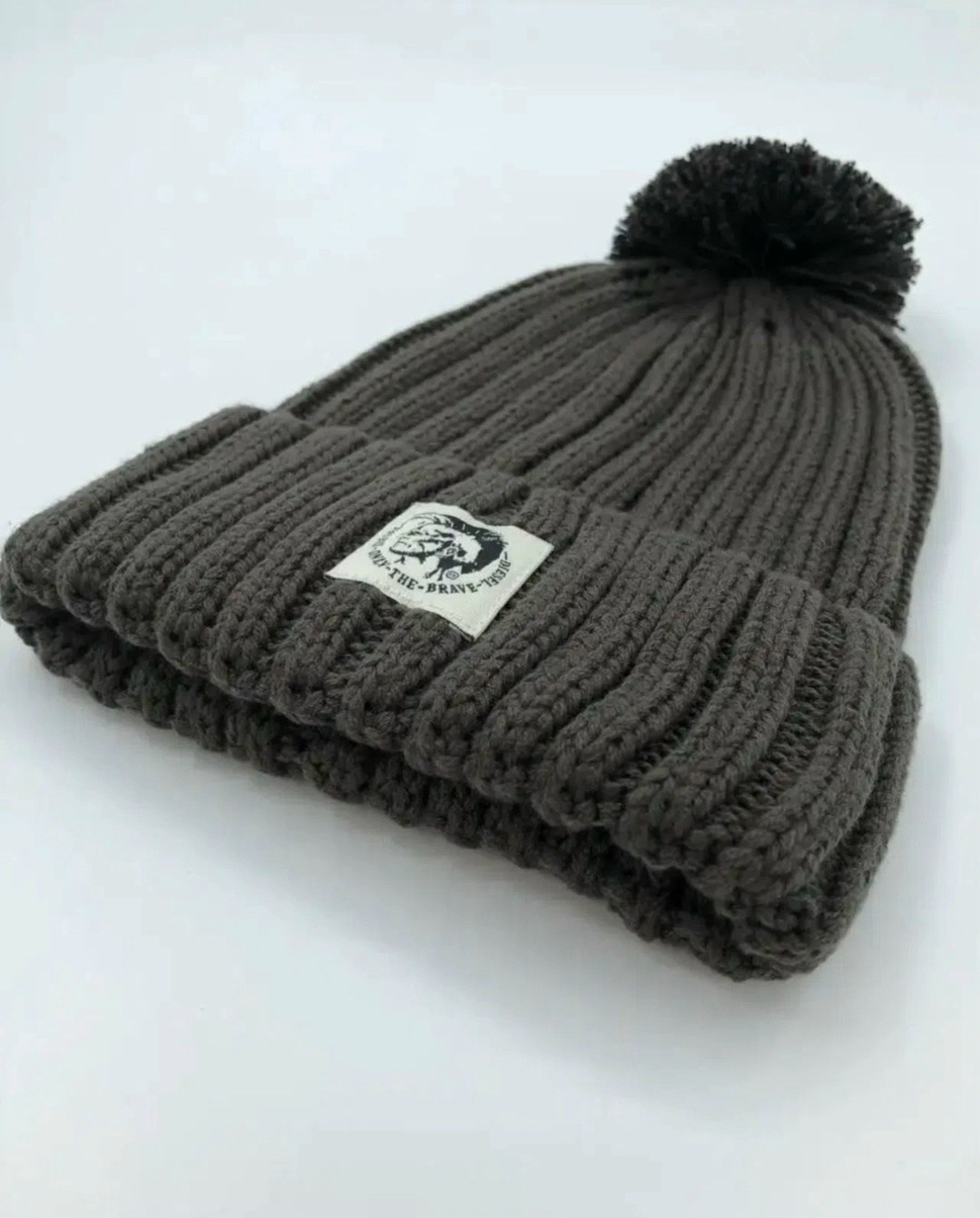 шапка мужская с помпоном,мужские шапки,шапка diesel,мужская зимняя шапка,шапка вязаная с помпон