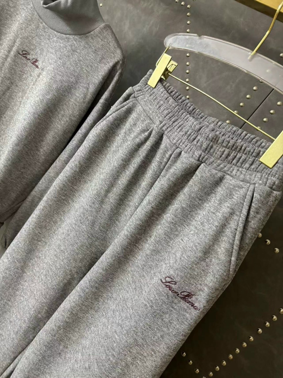 серый костюм тройка,костюм тройка женский,пуховик повседневный,костюм женский теплый,костюм на флисе