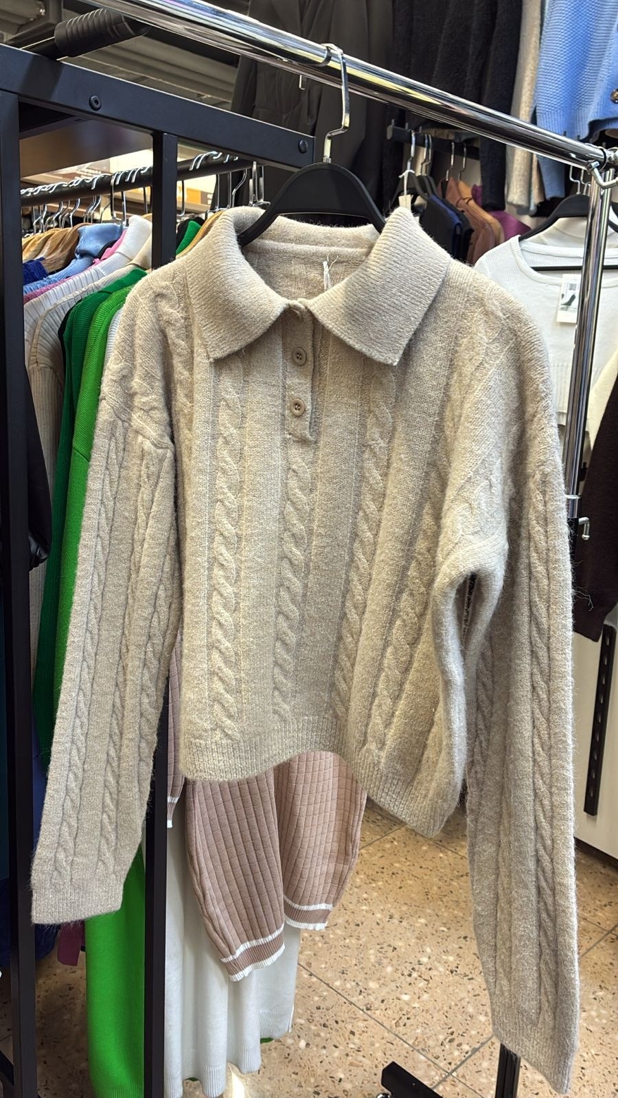 свитер с воротником поло,свитер с воротником,трикотажный свитер,свитера женские,свитер поло