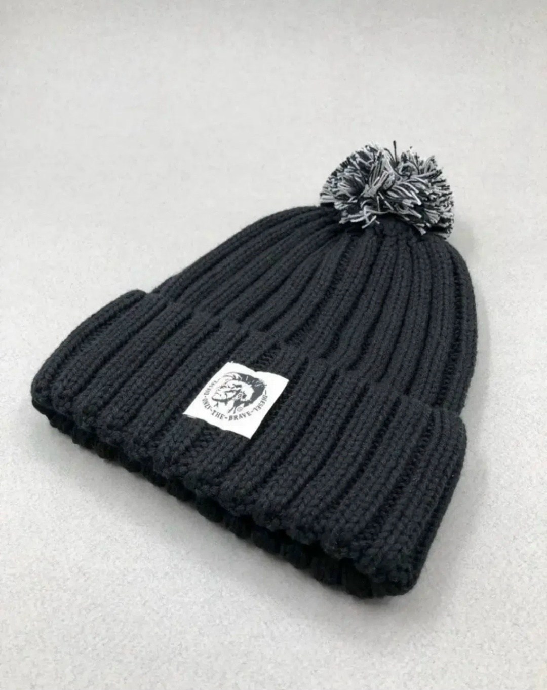 шапка мужская с помпоном,мужские шапки,шапка diesel,мужская зимняя шапка,шапка вязаная с помпон