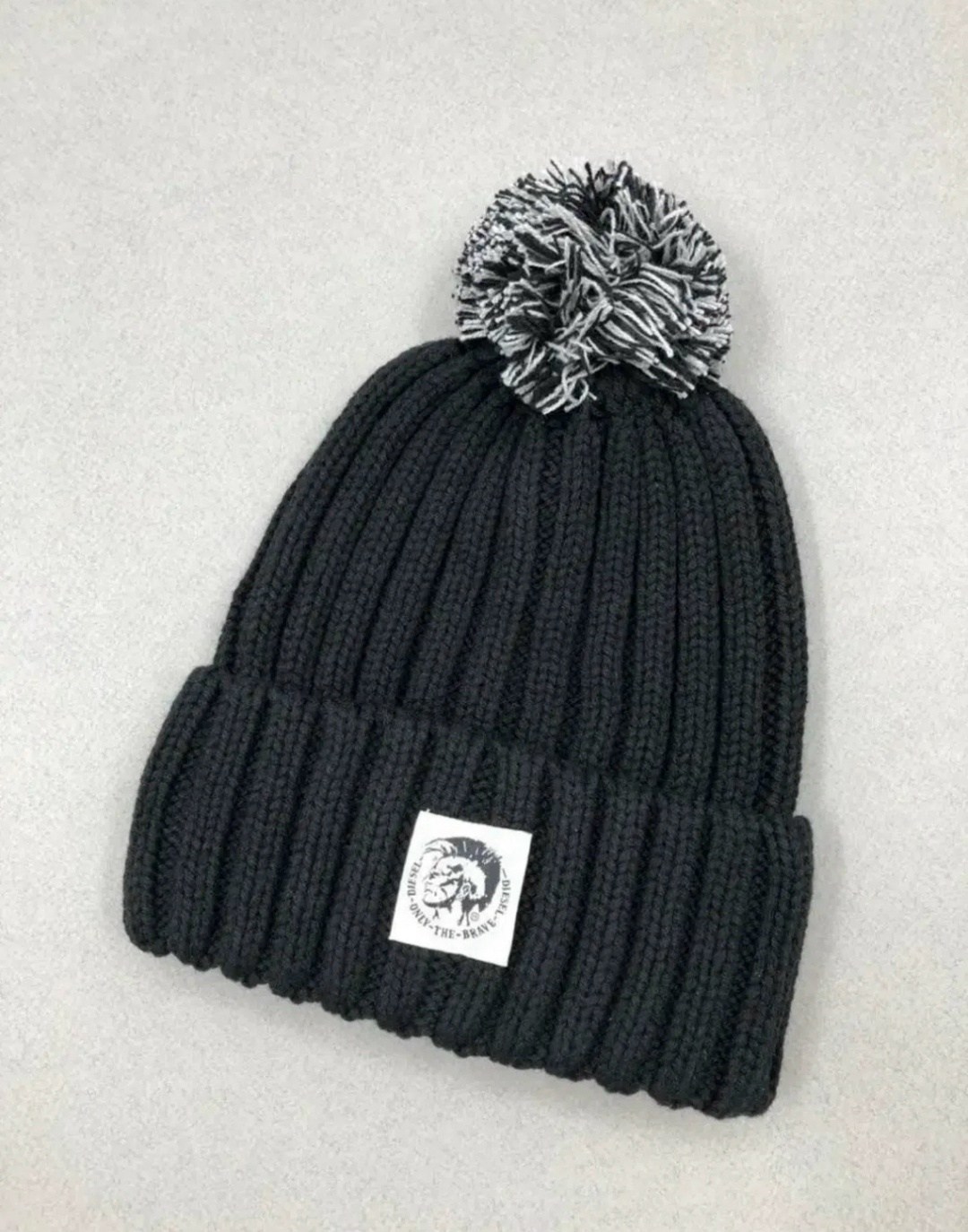 шапка мужская с помпоном,мужские шапки,шапка diesel,мужская зимняя шапка,шапка вязаная с помпон