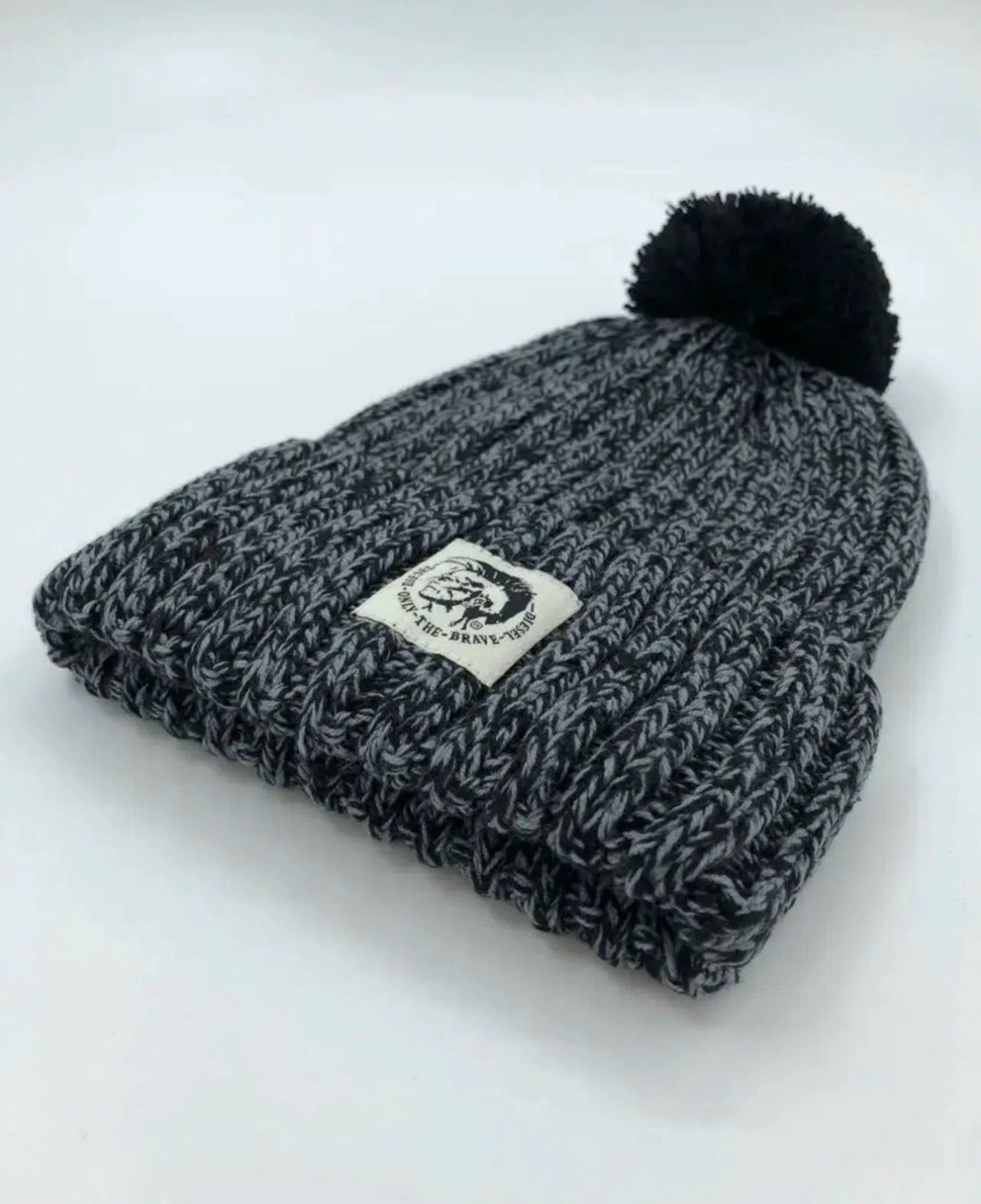 шапка мужская с помпоном,мужские шапки,шапка diesel,мужская зимняя шапка,шапка вязаная с помпон