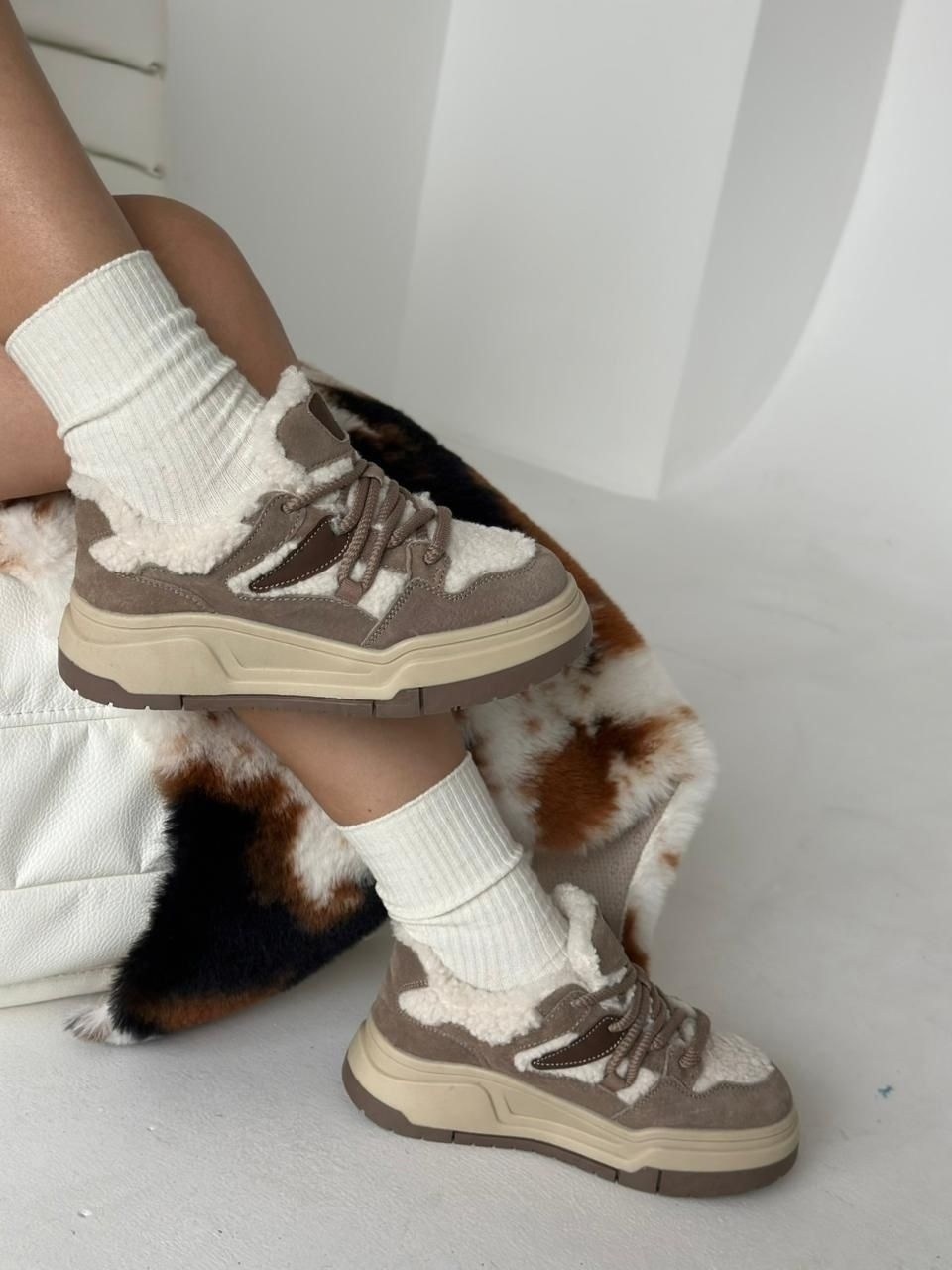 ,кроссовки женскиe,зимние кроссовки женские,повседневные кроссовки,бежевые кроссовки