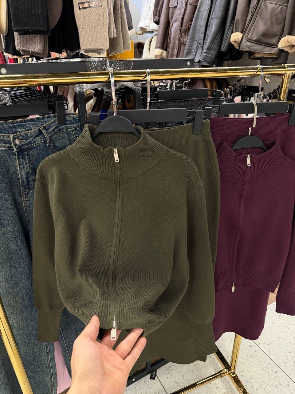 костюм повседневный,трикотажные костюмы,костюм трикотажный с юбкой,вязаный костюм с юбкой,женские костюмы с юбкой