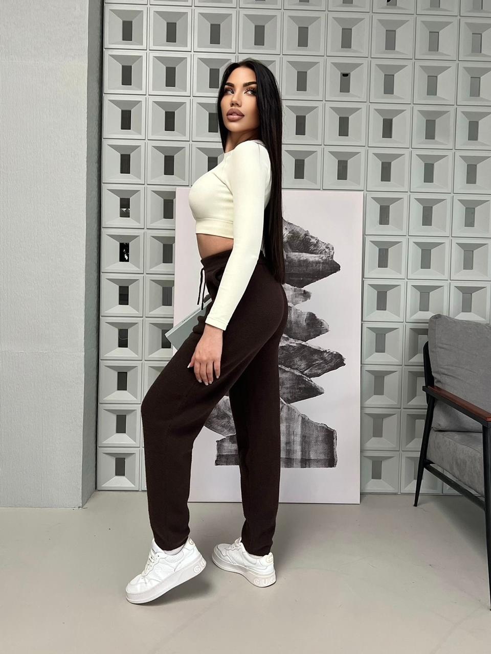 бежевый костюм,бежевые брюки,костюм трикотажный,трикотажные брюки,теплый вязаный костюм