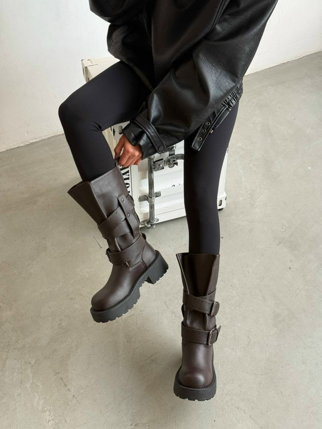 женские сапоги,женская ,модные ботинки,высокие сапоги,стильные ботинки