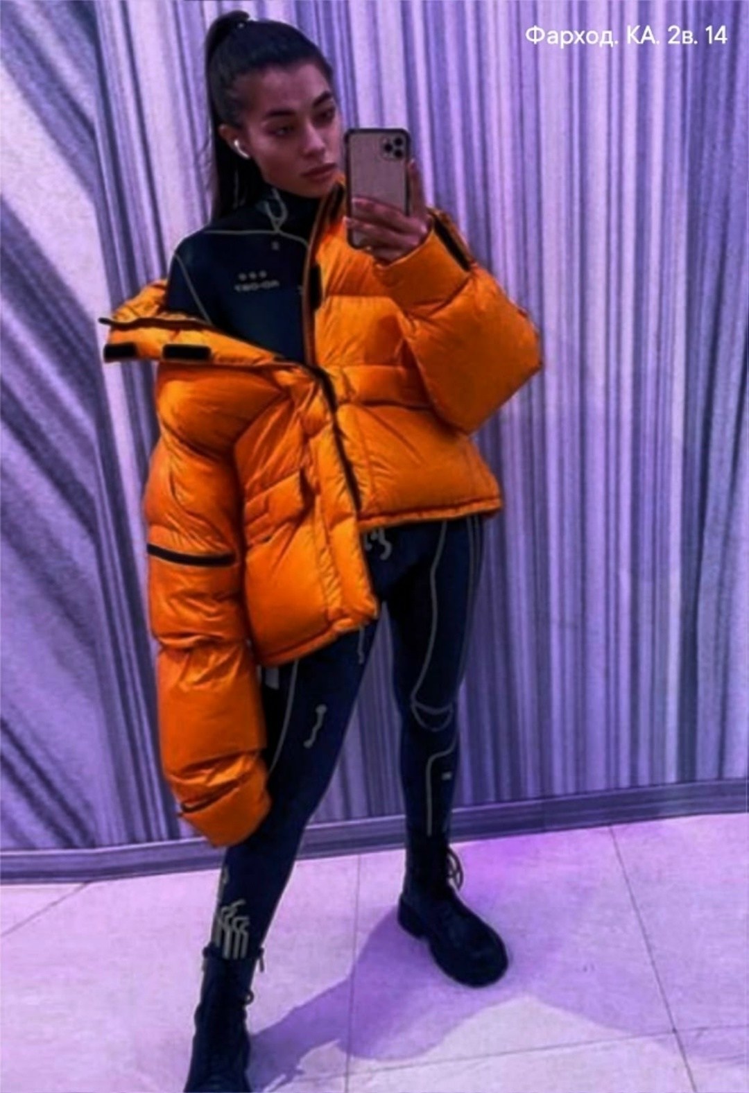 модная оранжевая куртка,куртка оверсайз,оранжевый пуховик,модная куртка,пуховик модный