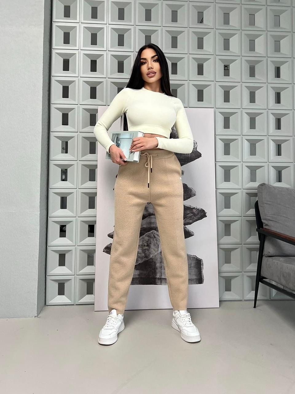 бежевый костюм,бежевые брюки,костюм трикотажный,трикотажные брюки,теплый вязаный костюм