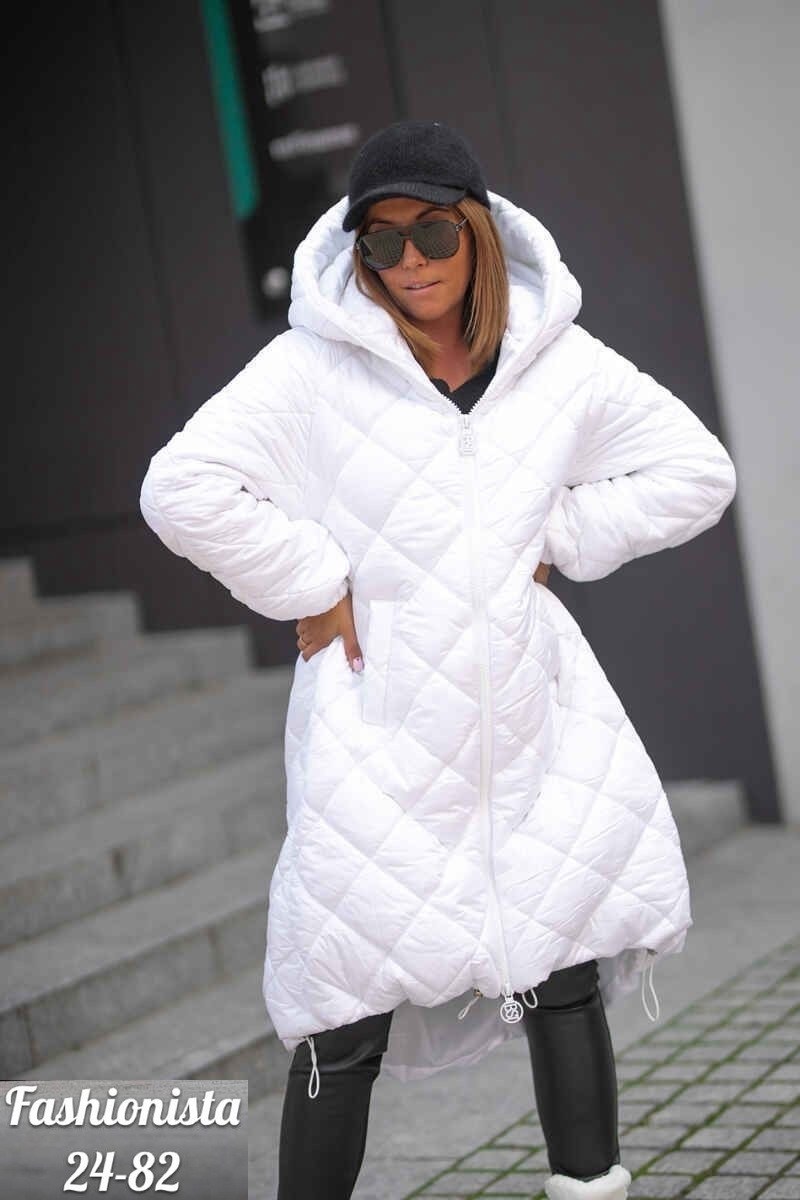 пальто на синтепоне,удлиненная куртка,куртка модная,белое стеганое пальто,пальто пуховик