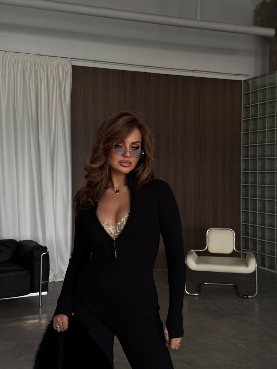 девушка,брючный комбинезон,стильный женский комбинезон,стильный комбинезон,комбинезон женский