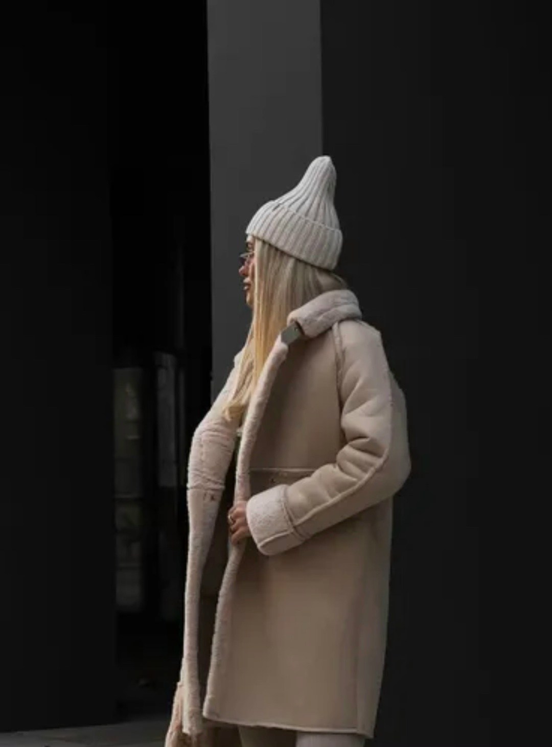 дубленка удлиненная,стильная дубленка,пальто средней длины,серая дубленка женская,стильное пальто