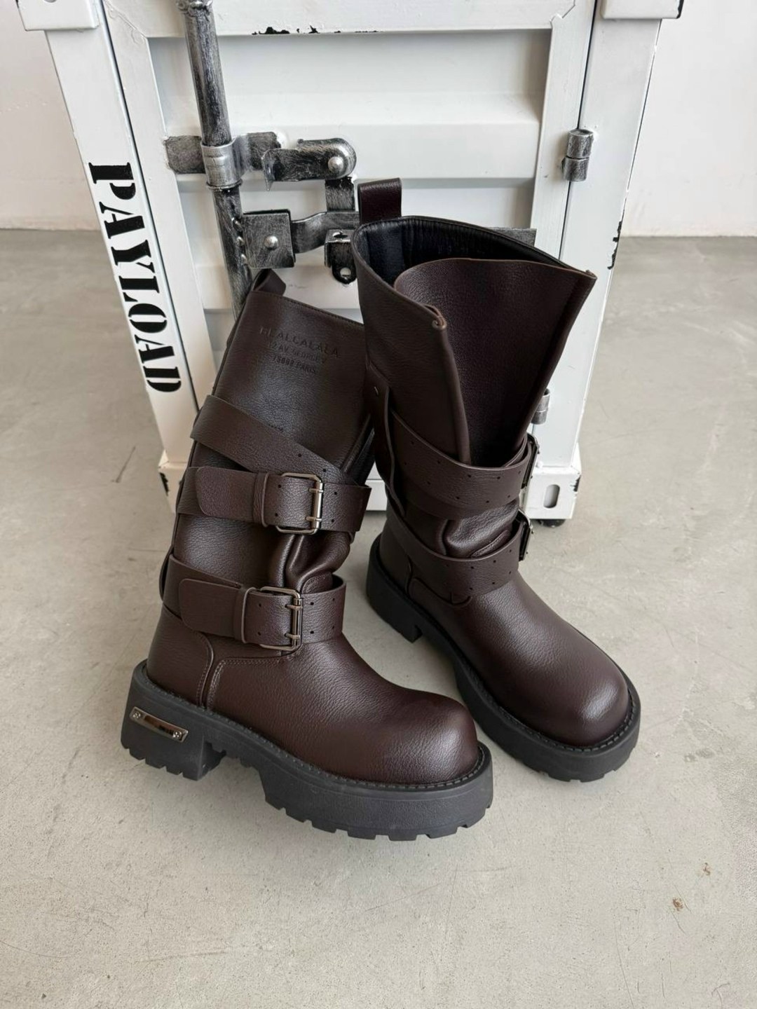 женские сапоги,женская ,модные ботинки,высокие сапоги,стильные ботинки