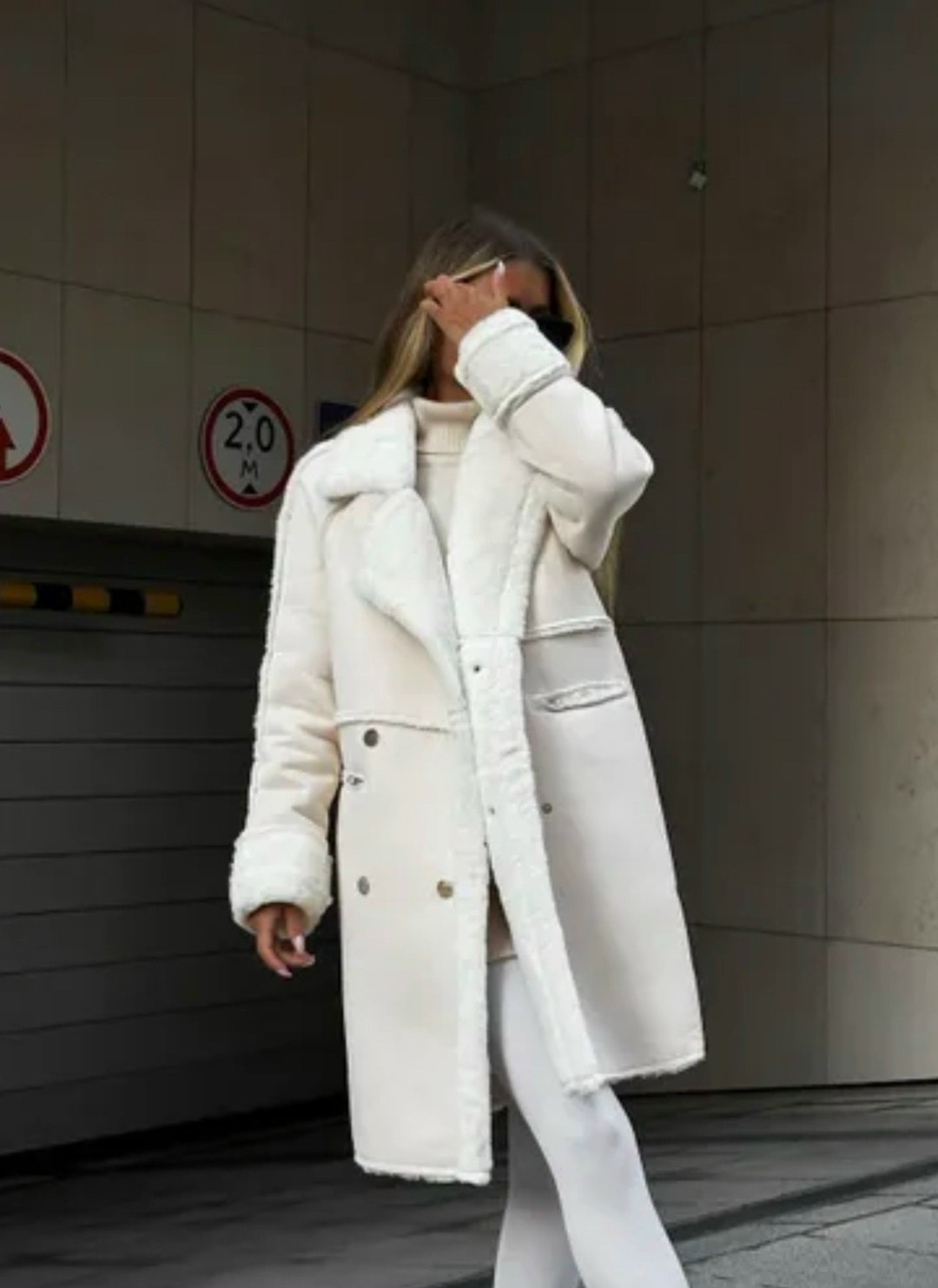 дубленка удлиненная,стильная дубленка,пальто средней длины,серая дубленка женская,стильное пальто