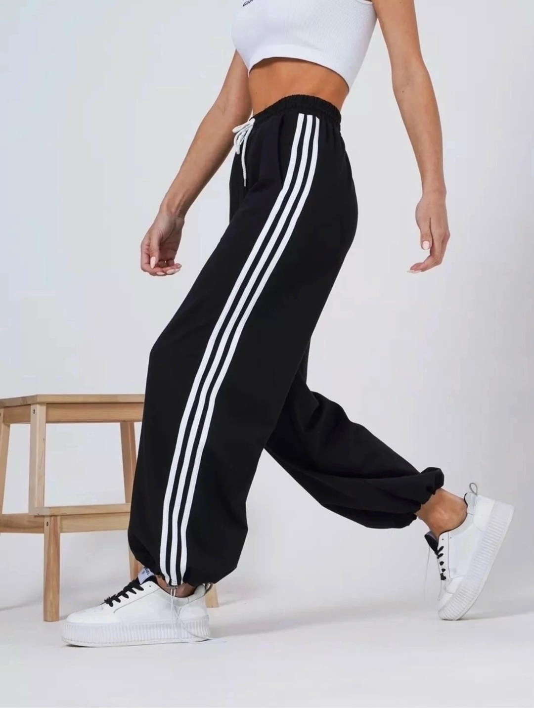 спортивные штаны широкие,спортивные штаны женские широкие,брюки спортивные женская,женские спортивные штаны,спортивные брюки