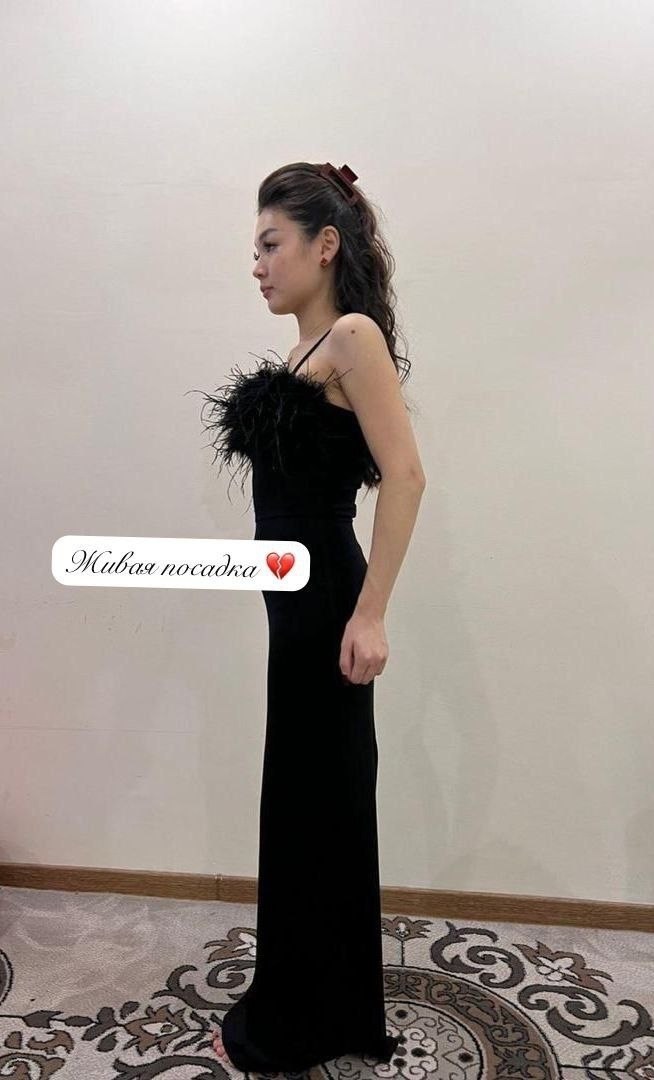 платье на выпускной,платье с перьями,платье длинное вечернее,вечернее платье с перьями,вечернее платье