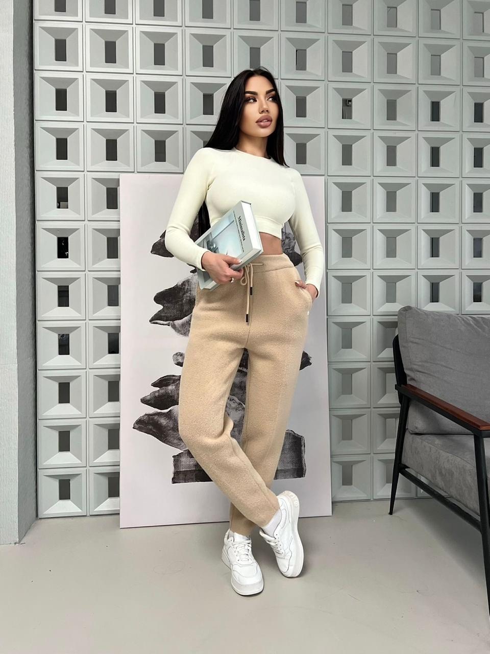 бежевый костюм,бежевые брюки,костюм трикотажный,трикотажные брюки,теплый вязаный костюм