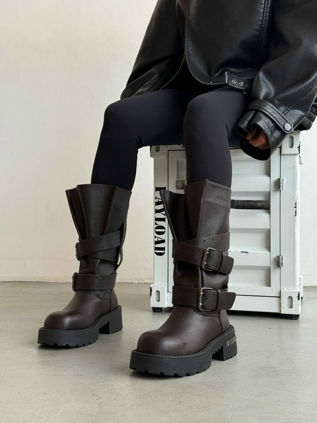 женские сапоги,женская ,модные ботинки,высокие сапоги,стильные ботинки