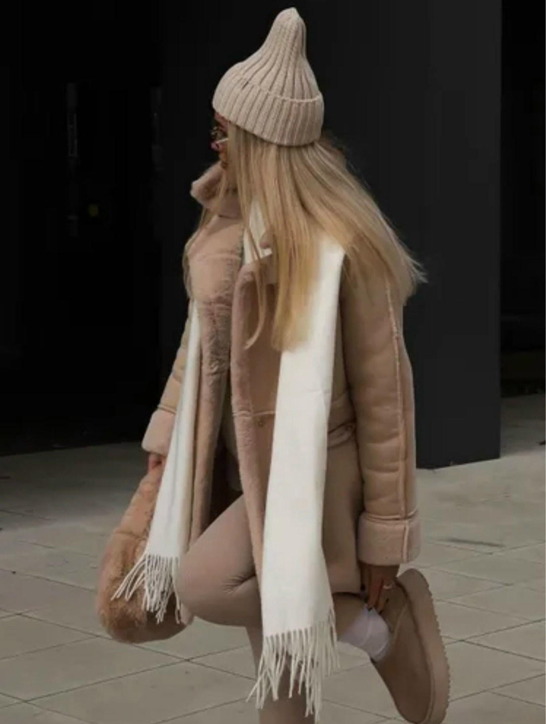 дубленка удлиненная,стильная дубленка,пальто средней длины,серая дубленка женская,стильное пальто