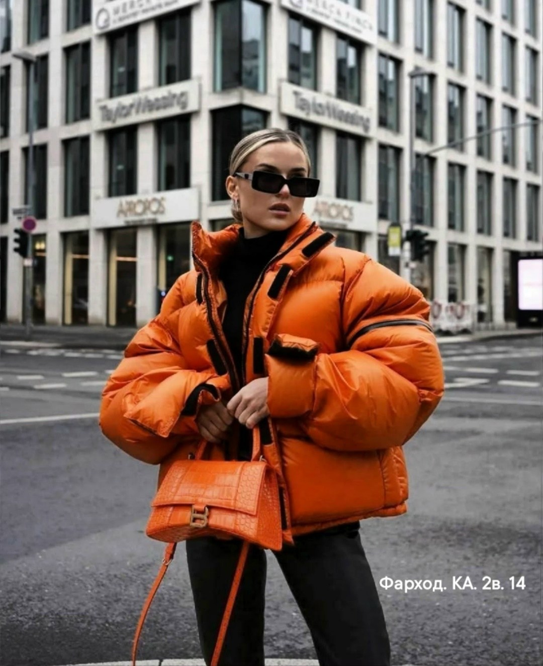 модная оранжевая куртка,куртка оверсайз,оранжевый пуховик,модная куртка,пуховик модный