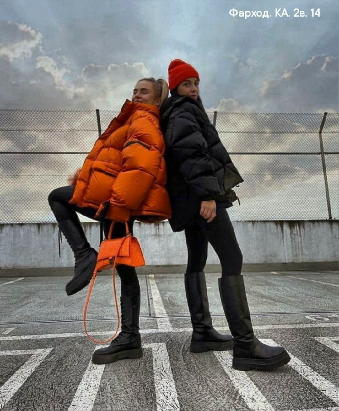 модная оранжевая куртка,куртка оверсайз,оранжевый пуховик,модная куртка,пуховик модный