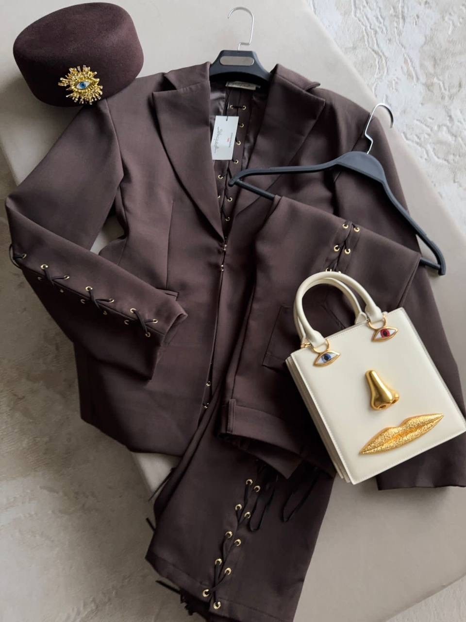 брючные костюмы женские,модные образы,женские костюмы,коричневый костюм