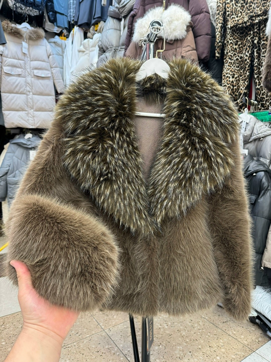 шуба короткая,шубка,женская шуба,julien macdonald шуба с чернобуркой норковая,шуба с воротником