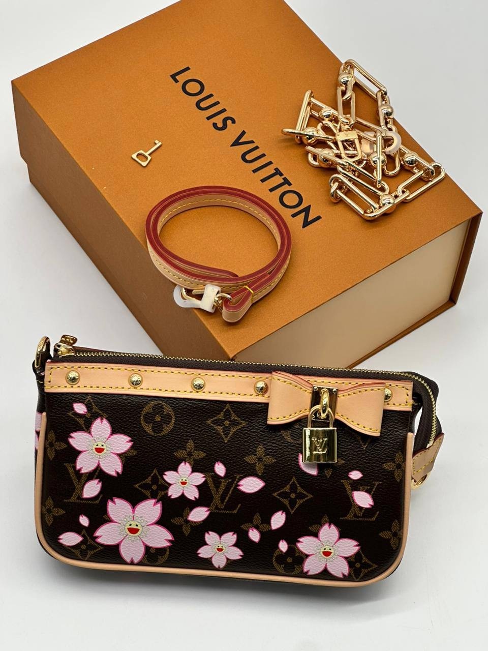 cумка louis vuitton,сумка женская louis vuitton,сумка луи виттон,louis vuitton сумка на плечо,винтажная луи виттон мураками сумка сакура