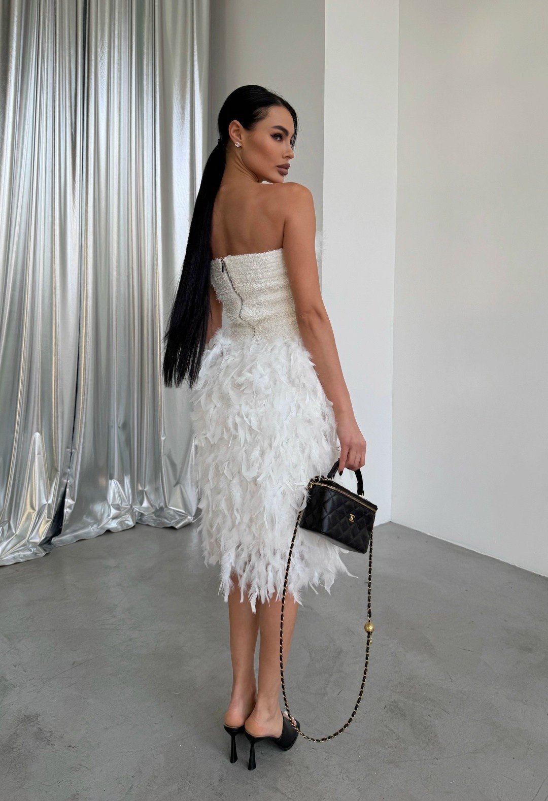 вечернее платье с перьями,черное платье с перьями,платье с перьями,платье с перьями женское,платье стильное