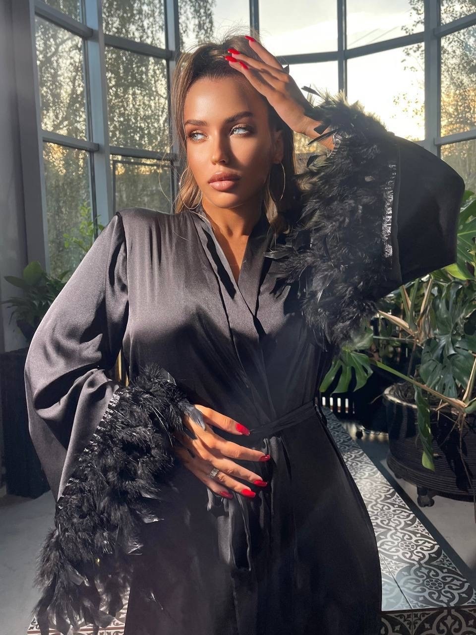 шелковый халат с перьями,халат шелковый длинный,халат женский шелковый,шелковые халаты,халат с перьями