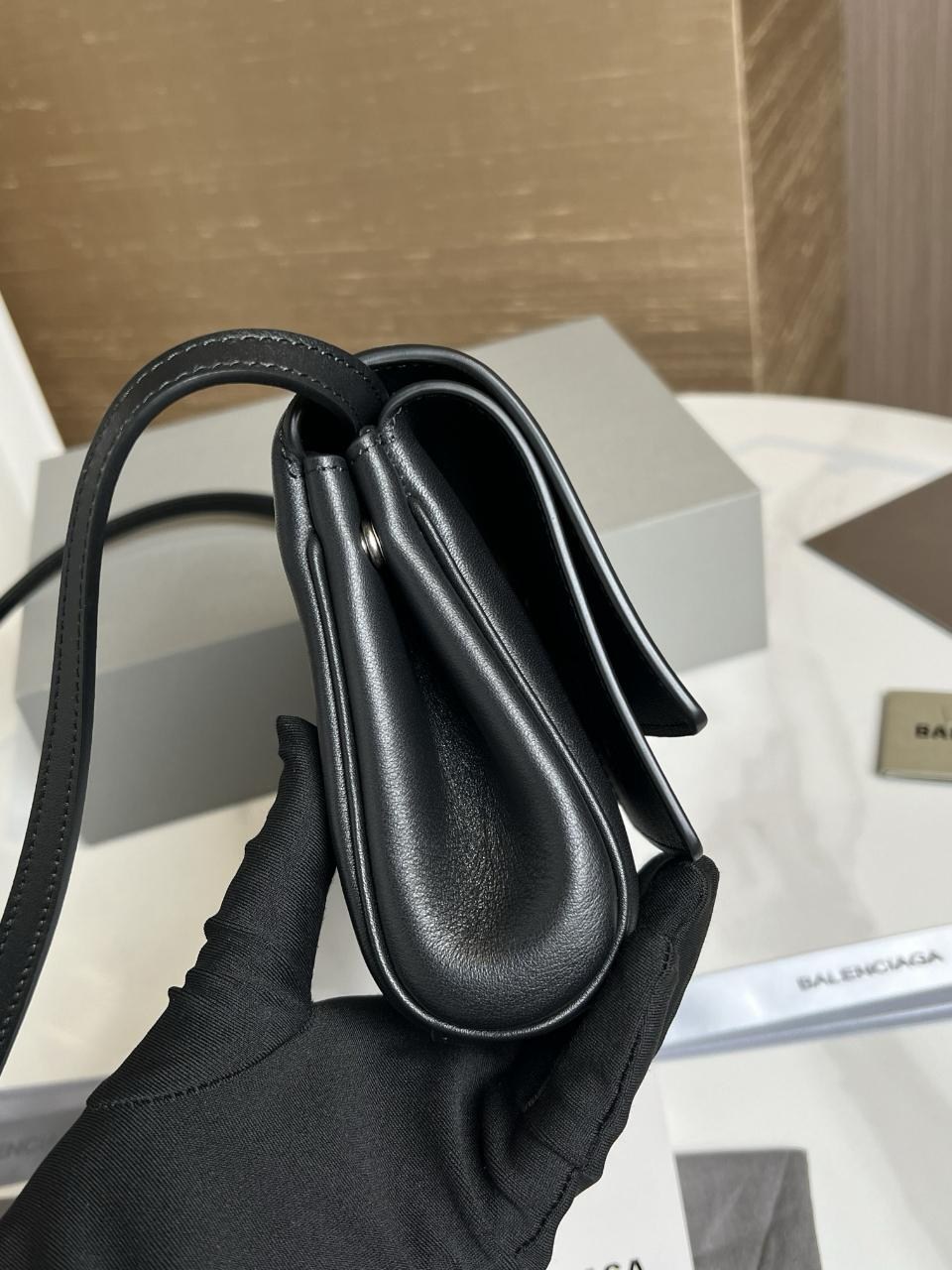 сумка balenciaga,сумка женская balenciaga,черная женская кожаная сумка balenciaga,balenciaga сумка на плечо,balenciaga balenciaga