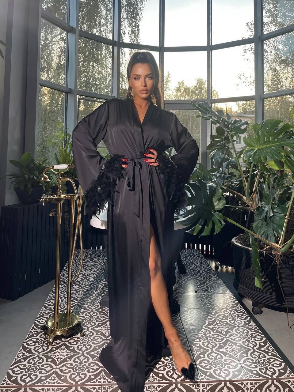 шелковый халат с перьями,халат шелковый длинный,халат женский шелковый,шелковые халаты,халат с перьями