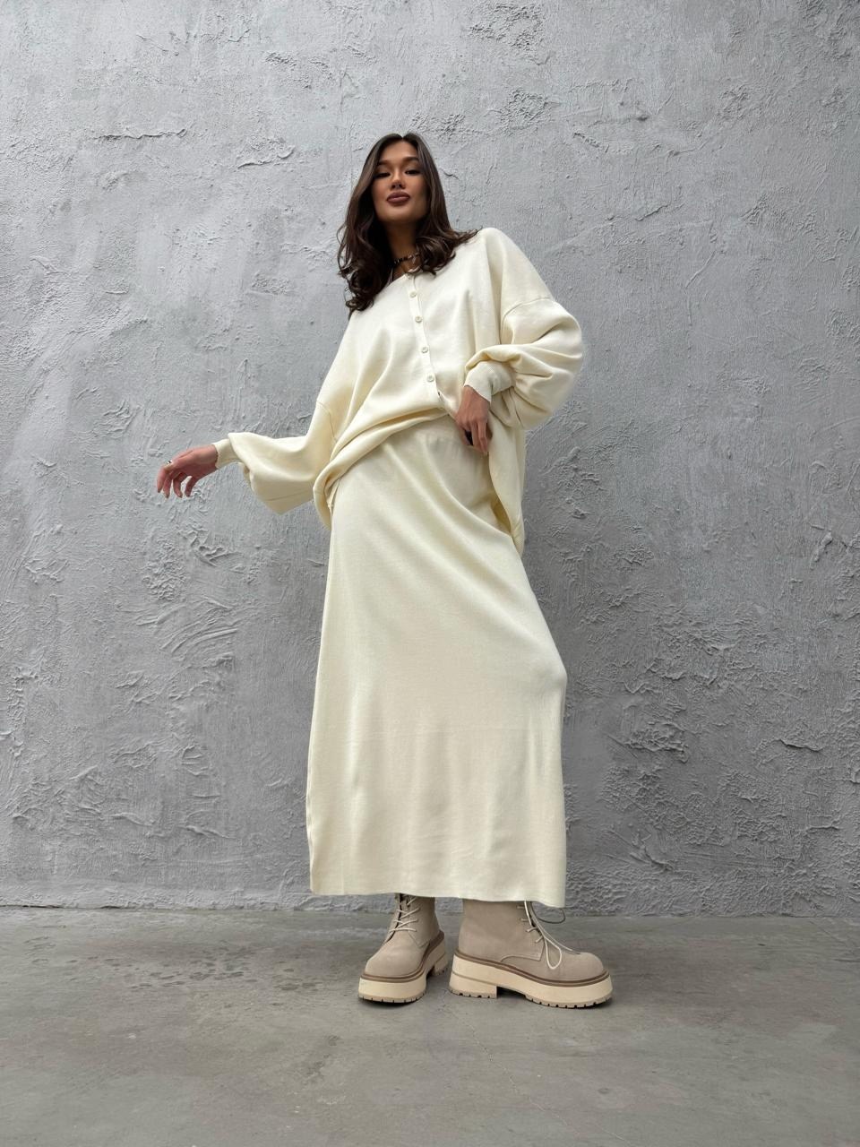 бежевый свитшот,бежевый джемпер,трикотажные костюмы,стильные костюмы,элегантный костюм