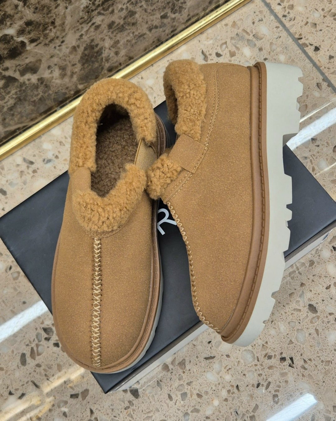 ,женская зимняя ,меховая ,зимняя ,замшевые ботинки