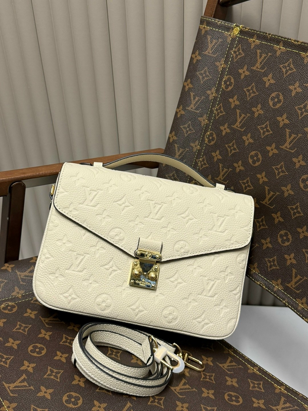 сумка женская louis vuitton,сумкa louis vuitton,луи виттон сумка,белая сумка луи виттон,сумка брендовая женская