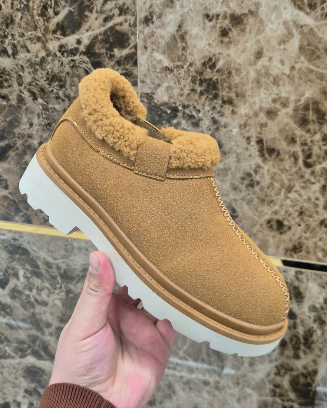 ,женская зимняя ,меховая ,зимняя ,замшевые ботинки