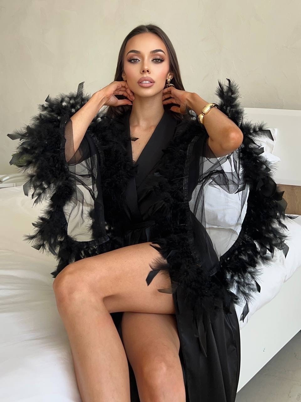 халат с перьями,длинный халат с перьями,шелковый халат с перьями,пеньюар с перьями,красный пеньюар