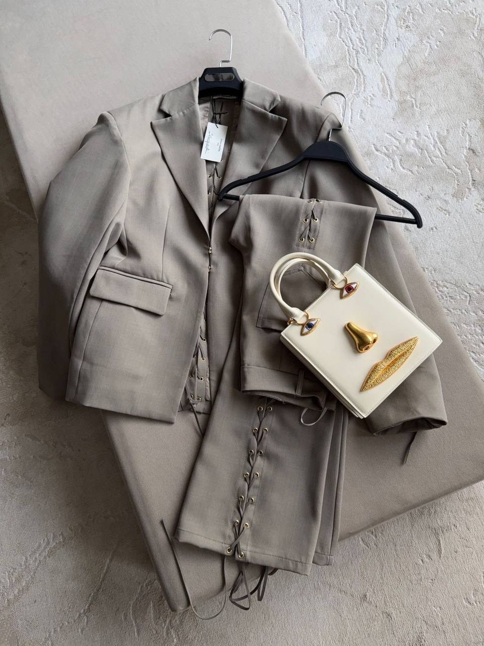 костюмы брючные,костюмы женские брючные,брючный костюм элегантный,брючные костюмы 2025-2025,модные брючные костюмы