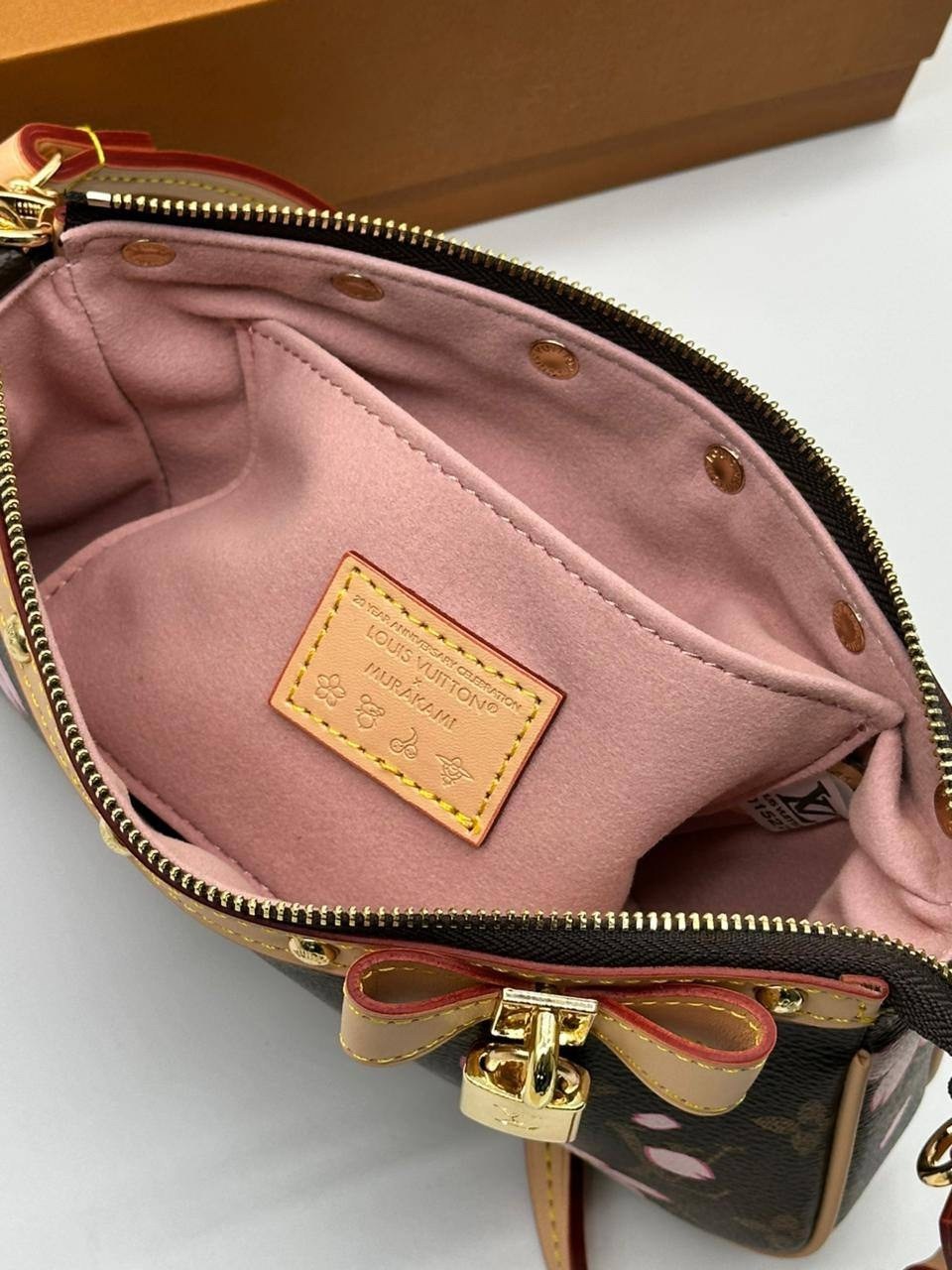 cумка louis vuitton,сумка женская louis vuitton,сумка луи виттон,louis vuitton сумка на плечо,винтажная луи виттон мураками сумка сакура