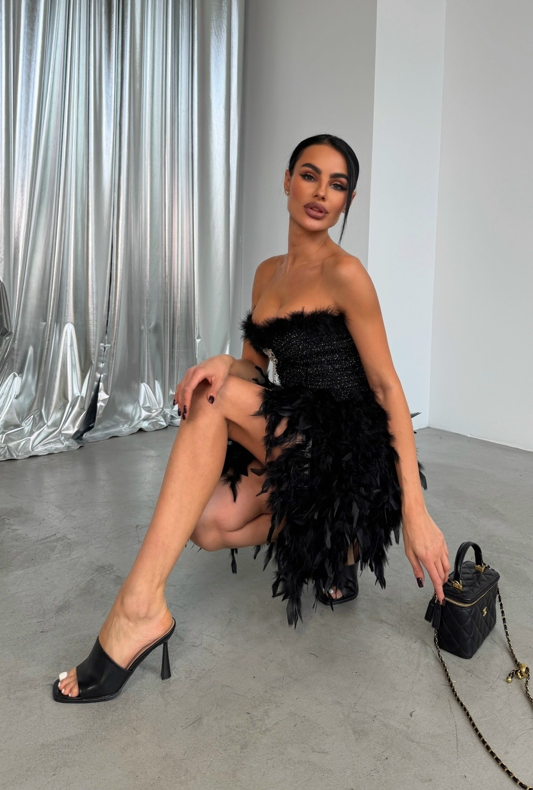 вечернее платье с перьями,черное платье с перьями,платье с перьями,платье с перьями женское,платье стильное